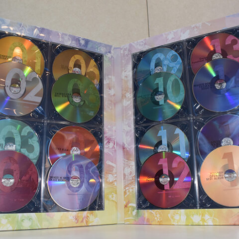 複数枚のCDやDVDを豪華なパッケージに入れることでインパクトのある商品が完成します。